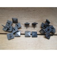 Packung Mit 10 Diamant 30mm Gusseisen Türknäufe Nägel Alte Vintage Retro Rustikale Tür Möbel Holz Kunsthandwerk Knäufe Packung Mit 10 Diamant 30mm Gusseisen Türknäufe Nägel Alte Vintage Retro Rustikale Tür Möbel Holz Kunsthandwerk Knäufe von IronmongeryWorld