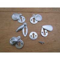 Satin Chrome Schlüssellochbezug Escutcheon Schlüssellochplatte Bezogen/ Offene Massive Messingkonstruktion Vintage/ Viktorianisch von IronmongeryWorld