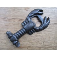 Skorpion Krabbe Flaschenöffner Gusseisen Rustikal Vintage Hand Gehalten Bier Soda Geschenk von IronmongeryWorld