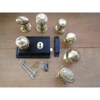 Solid Brass Türknauf & Black Rim Lock Set Alte 1920Er Jahre Retro-stil Vintage Türgriffe von IronmongeryWorld