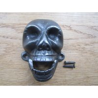 Totenkopf/Skelettkopf Gusseisen Rustikal Vintage Piraten Wandmontiert Glas Soda Flaschenöffner Bar Küche Oder Terrasse Handgemacht Geschenk Antik von IronmongeryWorld