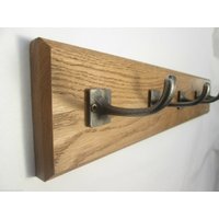 Uk Handgefertigtes Massives Eichenholz Rustikales Holz An Der Wand Befestigter Hut Und Kleiderhaken Schiene Rack Pegs Aufhänger Garderobe von IronmongeryWorld