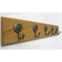 Uk Handgemachte Massive Eiche Holz Rustikaler Wandbehang Hut Und Garderobe Hakenleiste Peg Hanger Antik Eisen Gusseisen Schneckenhaken von IronmongeryWorld