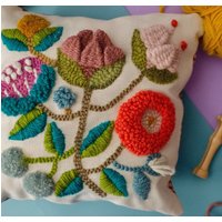 Punch Needle Blumen Kissenbezug, Dekoratives Kissen, Coussin Needle, Handgemachtes Besticktes Einweihungsgeschenk von IsaArtibus