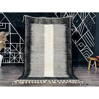 Kelim Teppich - Schwarzer Flacher Handgemachter Flauschiger Flachgewebe & Weißer Teppich von Ishekboho