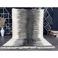 Moderner Flachteppich - Handgefertigter Kelim Teppich Flachgewebe Abstrakter Schwarz Und Weiß Berber Wollteppich Individuell Gestalteter Teppich von Ishekboho