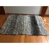 "Linlin Rasse Schafwolle Handgewebter Teppich 32 "x 23, 5" "Linlin Rasse Schafwolle Handgewebter Teppich 32 "x 23, 5" von IsisInspiredHandmade