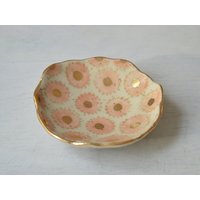 Florale Ringschale Nr. 4, Handgemachte Schmuckschale Mit Gold von IslaClayCeramics