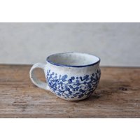 Handgemachte Keramik Tasse Nr. 1, Blau-Weiße Blumen-Cappuccinotasse, Geschenk Für Kaffeeliebhaber von IslaClayCeramics