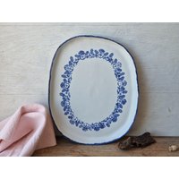 Ovale Keramikplatte, Handgefertigte Servierplatte, Florales Tablett, Gesprenkeltes Steinzeug von IslaClayCeramics