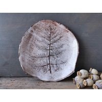 Strukturierter Keramik Farn Teller 20 cm, Dessertteller Aus Steinzeug, Handgemachte Keramikteller, Spülmaschinenfest Strukturierter Keramik Farn Teller 20 cm, Dessertteller Aus Steinzeug, Handgemachte Keramikteller, Spülmaschinenfest von IslaClayCeramics