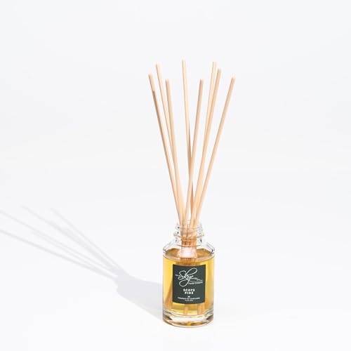 Isle of Skye Candle Company Scots Pine Schilfrohr-Diffusor | Premium-Duft | handgegossen in Schottland | Elegante Schottenkaro-Verpackung | 10 Wochen Diffusionszeit | Pflanzlicher, nachhaltiger Augeo Isle of Skye Candle Company Scots Pine Schilfrohr-Diffusor | Premium-Duft | handgegossen in Schottland | Elegante Schottenkaro-Verpackung | 10 Wochen Diffusionszeit | Pflanzlicher, nachhaltiger Augeo von Isle of Skye Candle Company