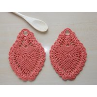 2 Süße Gehäkelte Topflappen = 1 Paar in Form Einer Beere/Erdbeere - Handarbeit 2 Süße Gehäkelte Topflappen = 1 Paar in Form Einer Beere/Erdbeere - Handarbeit von IsoKos