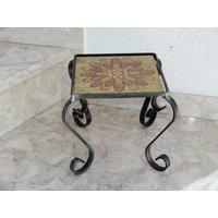 Blumenhocker Mit Schmiedeeisernem Gestell Blumen-Tischchen Hocker 60Er Jahre Blumenhocker Mit Schmiedeeisernem Gestell Blumen-Tischchen Hocker 60Er Jahre von IsoKos