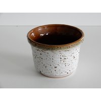 Blumenübertopf Aus Keramik in Weiß, Braun Und Khaki - Blumentopf Übertopf Vintage 70Er/80Er Jahre Blumenübertopf Aus Keramik in Weiß, Braun Und Khaki - Blumentopf Übertopf Vintage 70Er/80Er Jahre von IsoKos