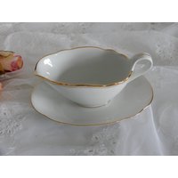 Hübsche Weiße Sauciere Soßenschüssel Mit Goldrand - Vintage Hübsche Weiße Sauciere Soßenschüssel Mit Goldrand - Vintage von IsoKos