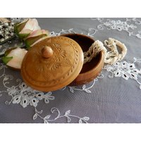 Runde Holzdose Mit Schnitzereien - Holzschatulle Schatulle Schmuckschatulle Vintage Runde Holzdose Mit Schnitzereien - Holzschatulle Schatulle Schmuckschatulle Vintage von IsoKos