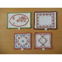 Uralte Gestickte Leinen-Deckchen - Handarbeit Vintage Kreuzstiche Stickerei 1 Uralte Gestickte Leinen-Deckchen - Handarbeit Vintage Kreuzstiche Stickerei 1 von IsoKos