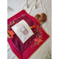 Rote Handbestickte Challah Hülle Mit Lotusblumen/Samt Luxus Für Shabbat Und Feiertage von IsraeliJudaica