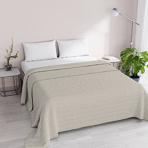 Satin Stripes Sommer Steppdecke, Polyester, Turteltaube, 260x250 cm von Italian Bed Linen