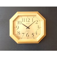 Brandneue Hängeuhr 1970Er Jahre Marke Virclock Deutsche Quarz Holz Wanduhr Oktagon Rahmen Hell Farbe Rustikal Dekor Für Wandbehang von ItalyVintageDream