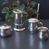 Brandneue "Puppieni" 1980Er Jahre Kaffeemaschine 3 Tassen Kaffeezubereiter Zum Servieren Zuckerdose Milchkännchen Edelstahl 18/10 Made in Italy von ItalyVintageDream