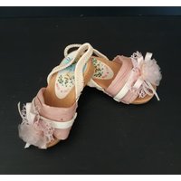 Raro Sammlerstück Kinderpantoffel 1950Er Jahre Antike Holz Clog Vintage Schuhe Kinder Sandalen Holzdekor Zum Aufhängen An Der Wand von ItalyVintageDream