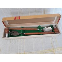 Vintage Italien 1970Er Salat Servier Set Servierservice Stahllöffel Und Gabel Mit Holzgriff Salz Pfeffer Streuer Küchenutensilien Service von ItalyVintageDream