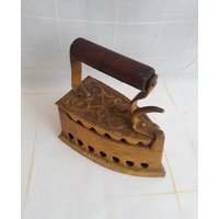 Vintage Italien Antike Gusseisen Kohle Kessel Boot Kleidung Eisen Bügeln Werkzeuge Rustikale Möbel Dekorationen Dekor von ItalyVintageDream