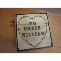 Personalisiertes Namensgeschenk Erinnerungsbox Für Baby Oder Kind. Herz Kann Mit Ihrem Namen Datum Personalisiert Werden. Holzgebrannte Holzkiste von ItsAllGoodWood