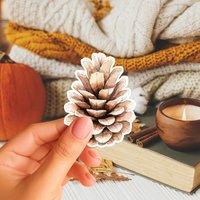 Pinecone Magnet - Gemütlicher Herbstwald Sammler-Kühlschrankmagnet, Cottagecore Herbstdekor & Saisonales Geschenk Pinecone Magnet - Gemütlicher Herbstwald Sammler-Kühlschrankmagnet, Cottagecore Herbstdekor & Saisonales Geschenk von ItsMapleAndMoon