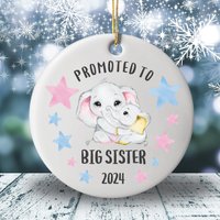 Befördert Zu Big Sister 2024 Ornament, Geschenk, Weihnachtsverzierung, Ankündigung Geschenke von ItsSoPerfect