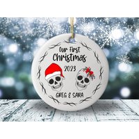 Personalisierte Erste Weihnachten Zusammen Ornament 2023, Schädel-Weihnachtsverzierung, Paare Weihnachtsverzierung Schädel-Verzierung von ItsSoPerfect