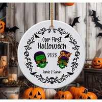 Personalisierte Unsere Erste Halloween-Verzierung 2023, Schädel-Weihnachtsverzierung, Halloween-Dekoration, Halloween-Baumschmuck von ItsSoPerfect