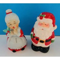Vintage Keramik Weihnachtsmann Und Frau Claus Salz Pfefferstreuer, Retro Streuer, Weihnachtsdekor Vintage Keramik Weihnachtsmann Und Frau Claus Salz Pfefferstreuer, Retro Streuer, Weihnachtsdekor von Itsamodmodworldshop