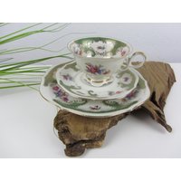 Chippendale Sammelgedeck Sammeltasse Grün Mit Blumendekor, Oscar Schaller, Altes Ausssteuer Porzellan Kaffeegedeck, Nostalgie Teegedeck Chippendale Sammelgedeck Sammeltasse Grün Mit Blumendekor, Oscar Schaller, Altes Ausssteuer Porzellan Kaffeegedeck, Nostalgie Teegedeck von JAHRZEHNTE