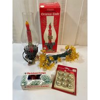 4 Stück Vintage Mid Century Weihnachtslichter Und Ornamente Lot 4 Stück Vintage Mid Century Weihnachtslichter Und Ornamente Lot von JAKRLLC