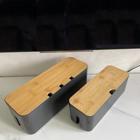 Jalleria - Set mit 2 Kabel-Organizer-Boxen Verstecken und verbergen Sie Steckdosenleisten und Stromkabel vor Fernsehern, Computern und Schreibtischen Jalleria - Set mit 2 Kabel-Organizer-Boxen Verstecken und verbergen Sie Steckdosenleisten und Stromkabel vor Fernsehern, Computern und Schreibtischen von JALLERIA