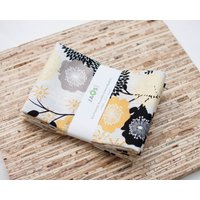 Große Stoffservietten - 4Er Set | N1768 Senfgelbe Blumen Moderne Wiederverwendbare von JAQSstudio