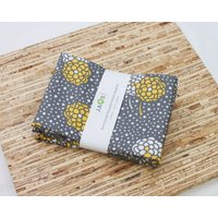 Große Stoffservietten - 4Er Set | N2644 Grey Mums Flower Moderne Wiederverwendbare von JAQSstudio