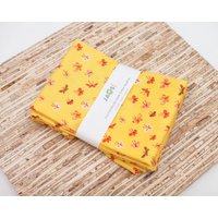 Große Stoffservietten - 4Er Set | N4089 Gelbe Schmetterlinge Moderne Wiederverwendbare von JAQSstudio