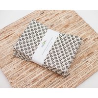 Große Stoffservietten - 4Er Set | N6263 Schwarze Sterne Auf Natürlichen, Modernen Wiederverwendbaren von JAQSstudio