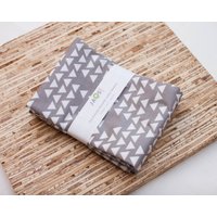 Große Stoffservietten - 4Er Set | N7542 Graue Pfeil Dreiecke Moderne Wiederverwendbare Große Stoffservietten - 4Er Set | N7542 Graue Pfeil Dreiecke Moderne Wiederverwendbare von JAQSstudio