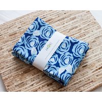 Große Stoffservietten - 4Er Set | N9211 Blaue Rosen Wiederverwendbare von JAQSstudio