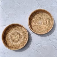 Kleines Rundes Tablett Aus Natürlichem Rattan, Geflochtenes Dekotablett von JAVADECO