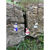 Keramik Mini-Schneemann Zum Hängen 3Er Set | Bommelmütze Weihnachtsdeko Christmas Deko Weihnachtsgeschenk Advent Winterschmuck Geschenk Keramik Mini-Schneemann Zum Hängen 3Er Set | Bommelmütze Weihnachtsdeko Christmas Deko Weihnachtsgeschenk Advent Winterschmuck Geschenk von JBLivingKeramik