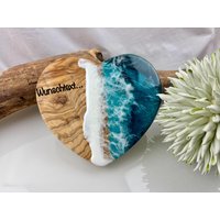 Herz Olivenholz Schneidebrett Mit Epoxidharz Servierbrett Personalisierbar Meer Wellen Epoxy Resin Ozean Olivenholzbrett Hochzeitsgeschenk von JCFeuerholz