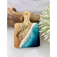 Meerzeit Resin-Deko-Brettchen Servierbrett Mango-Holz Unikat, Strand, Meer, Epoxidharz Harz Epoxy Wellen Ozean Kleines Brettchen Grün von JCFeuerholz