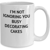Kuchendekorateur Geschenke, Kaffeebecher, Kuchendekorateur, Bäcker, Ich Bin Nicht Ignorieren Sie Beschäftigt Kuchen Dekorieren von JDMCREATIVEMUGS