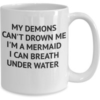 Meerjungfrau Geschenke, Lustige Kaffeetasse, Dämonen Kaffeetasse. Geschenkidee Meerjungfrau Geschenke, Lustige Kaffeetasse, Dämonen Kaffeetasse. Geschenkidee von JDMCREATIVEMUGS